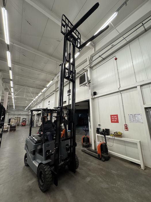 Nowy elektryczny wózek widłowy *Maszt Triplex 4,5m *Udźwig 2T *Mocny