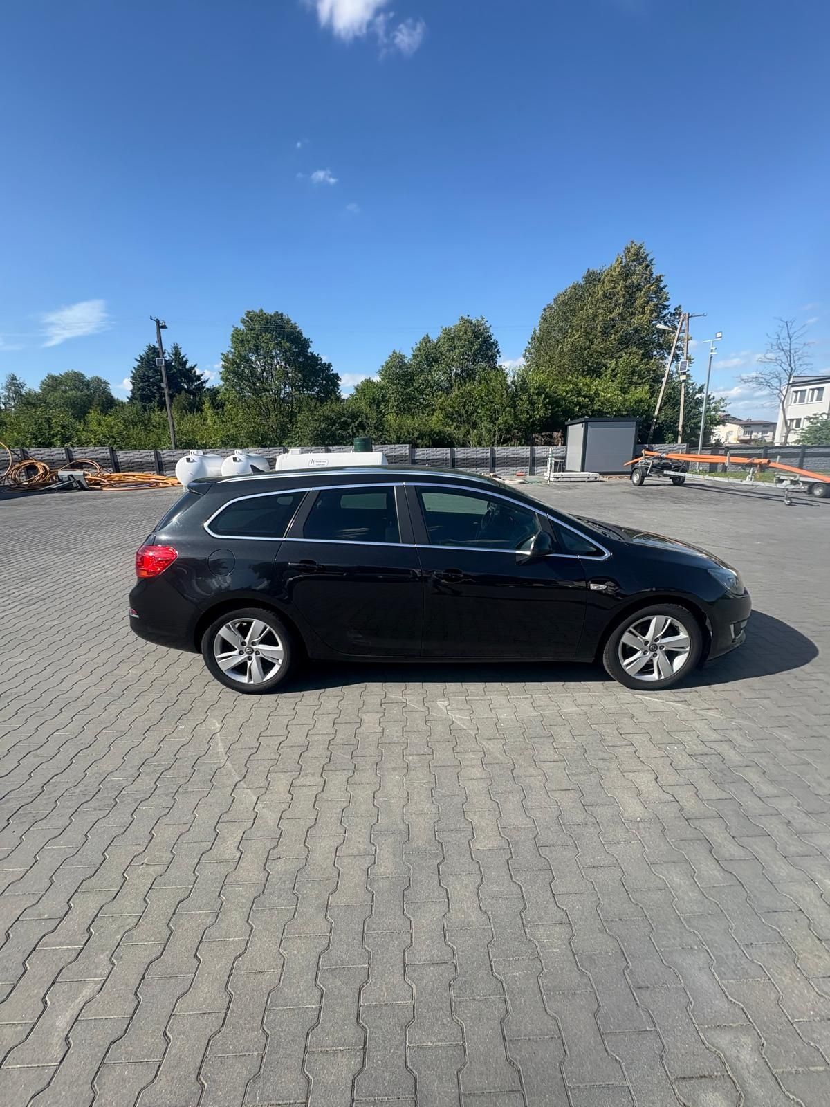 Opel Astra  J 2013r 1,7cdti