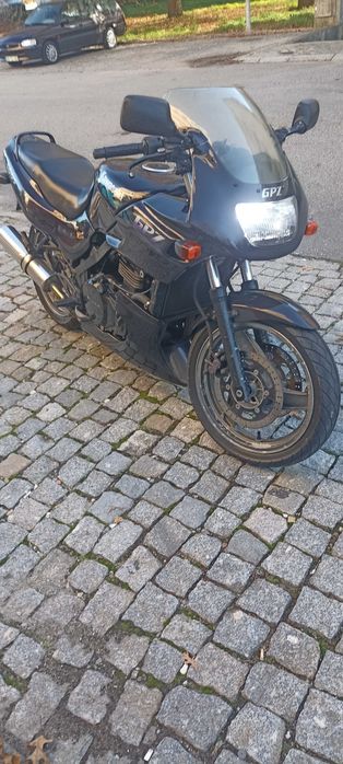 Kawasaki GPZ 500S (Mota do filme "Top Gun")