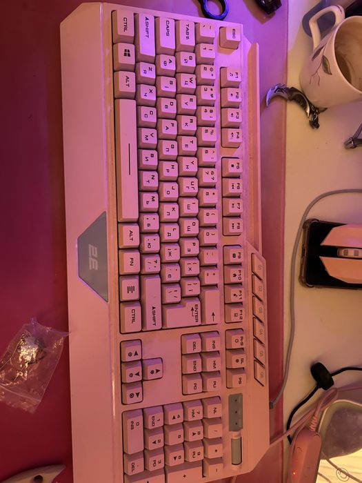 Продаю мембранну рожеву клавіатуру
