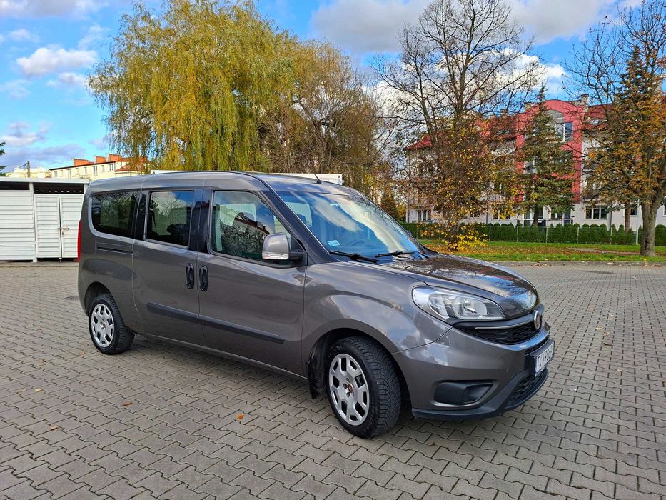 Sprzedam samochód Fiat Doblo L2H1 Kombi Maxi - 5 osobowy
