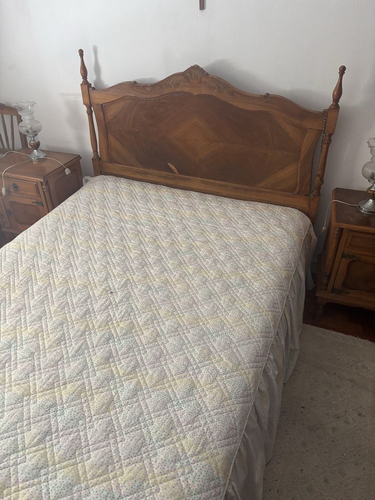 Mobilia de quarto antiga