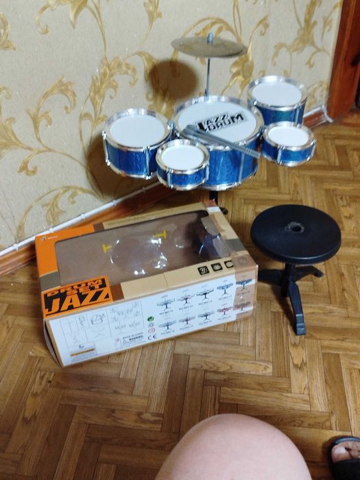 Барабанная установка детская.