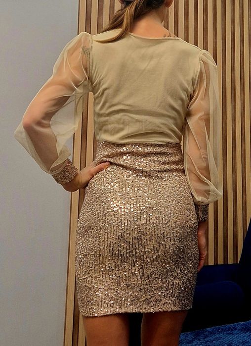 Sukienka z cekinami S