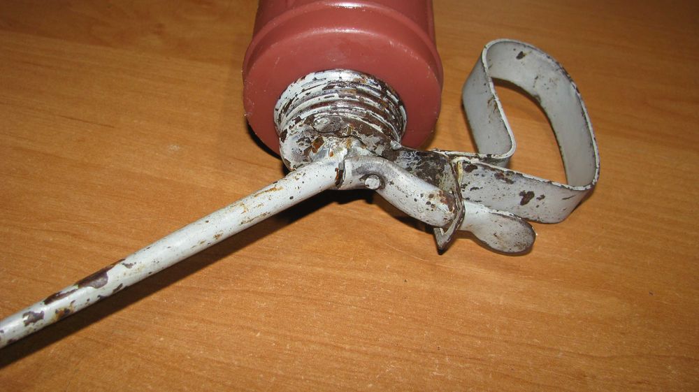 Olejarka ręczna stary model retro gumowa plastikowa