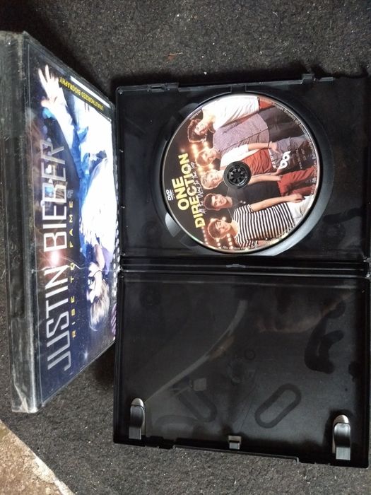 2 DVDs originais de música: Justin Bieber+ One Direction