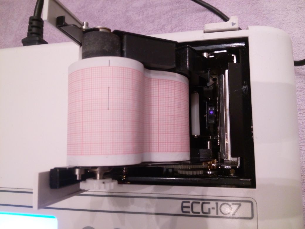 Elektrokardiograf Kenz ECG-107 aparat EKG