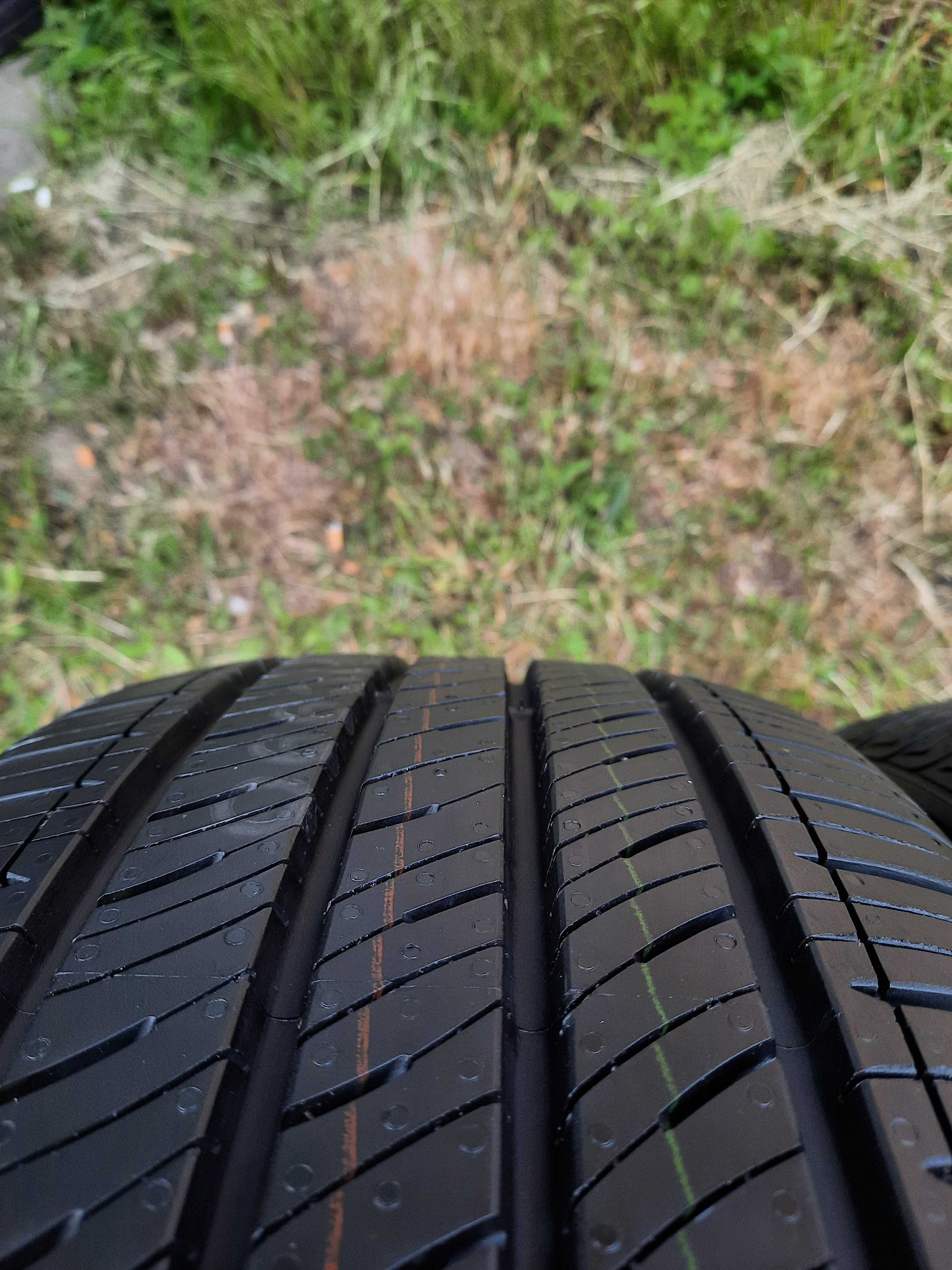 Opony letnie klasy średniej KUMHO 215/50/18 NOWE DEMO 2022 r.