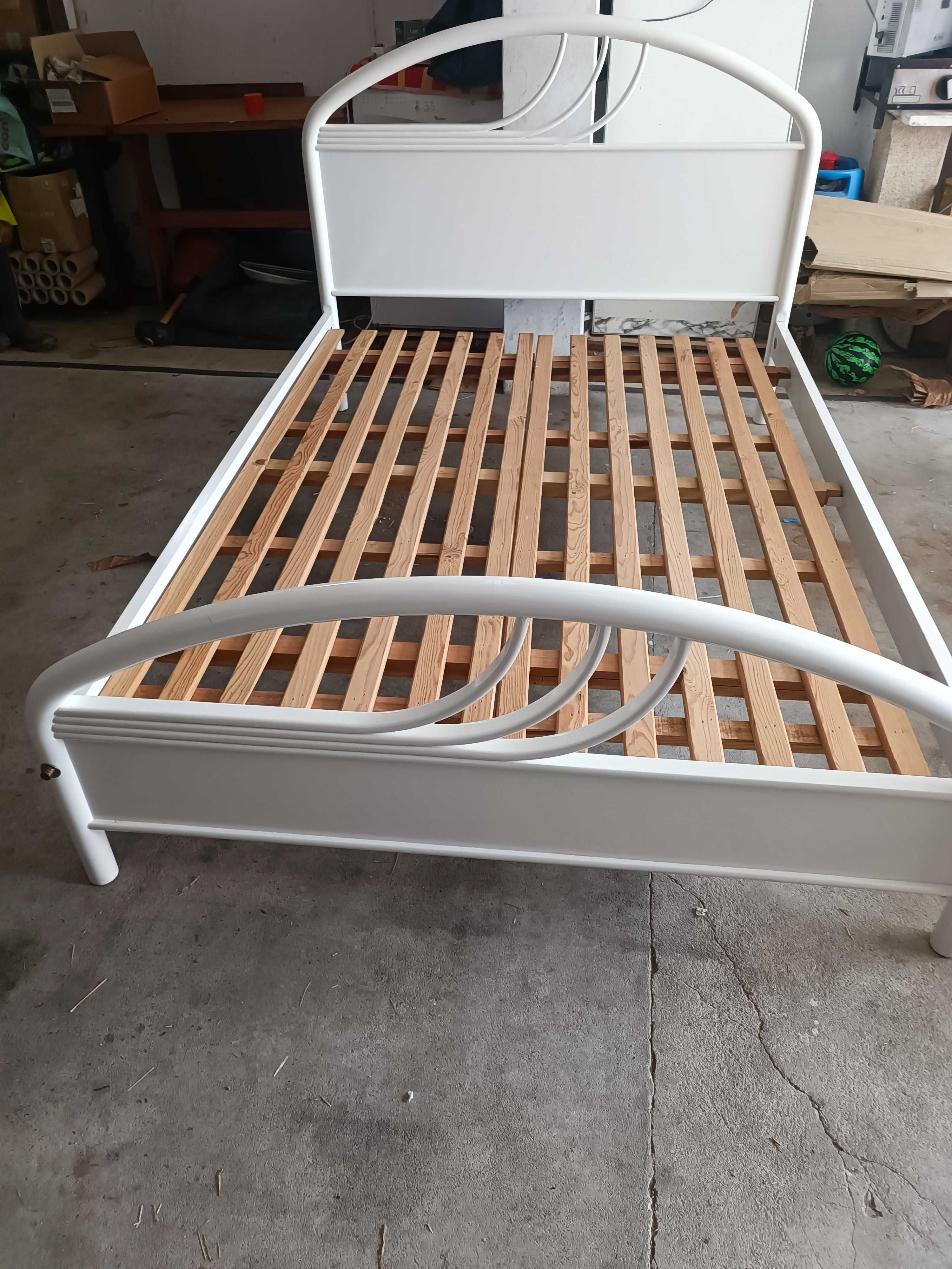 Cama casal lacada