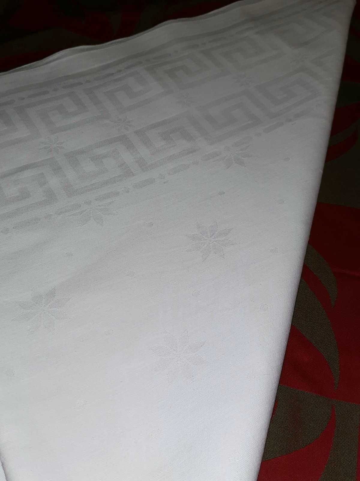 Белая льняная скатерть с греческим рисунком меандр. 220см 125cм.
