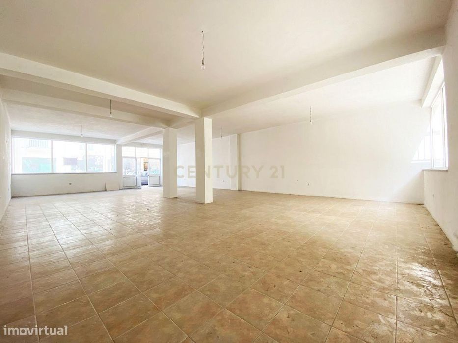 Duas Lojas com Box, em Castro Daire - Oportunidade Única!