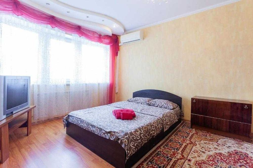 2к ЛЮКС біля метро Дарниця, новий будинок, 6 спальних місць, подобово