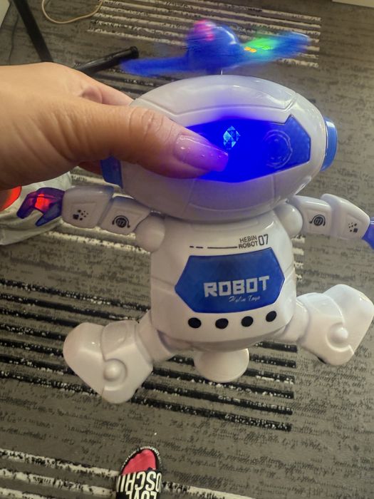 Tanczacy swiecacy robit