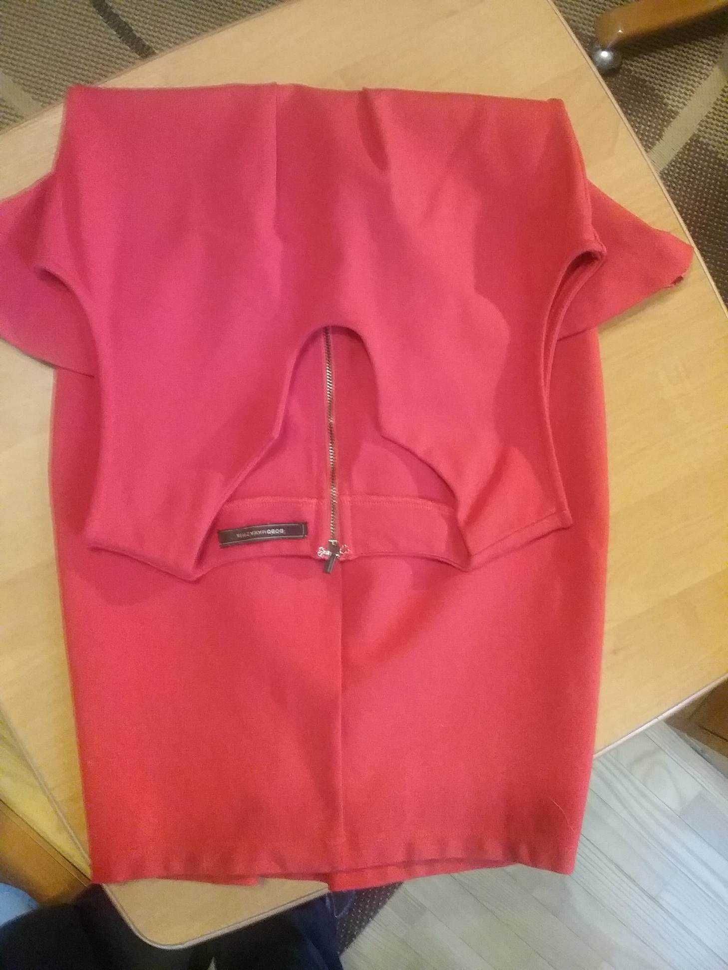 Платье красное стрейчевое BCBGmaxazria. Размер S.