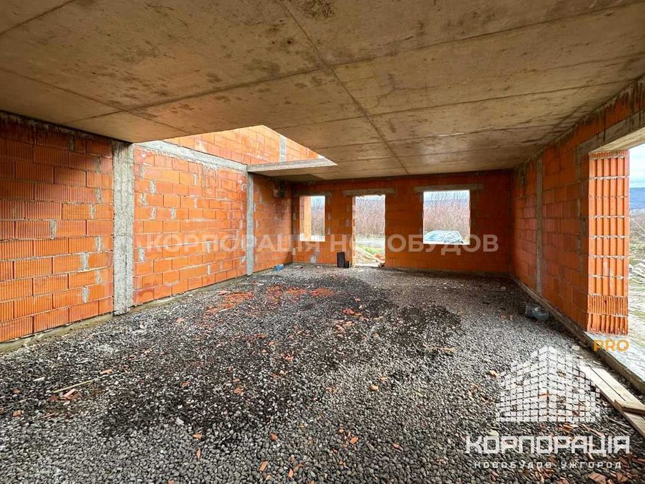Продаж котеджу з великою ділянкою,3 спальні, поруч ріка, ліс, краєвиди