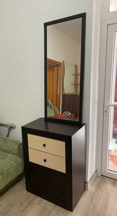 Продам комод з дзеркалом