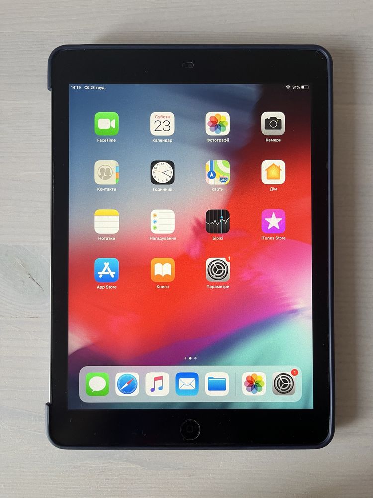 iPad Air (2013) 16GB у гарному стані