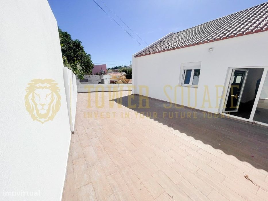 Moradia T2 Remodelada em Setúbal