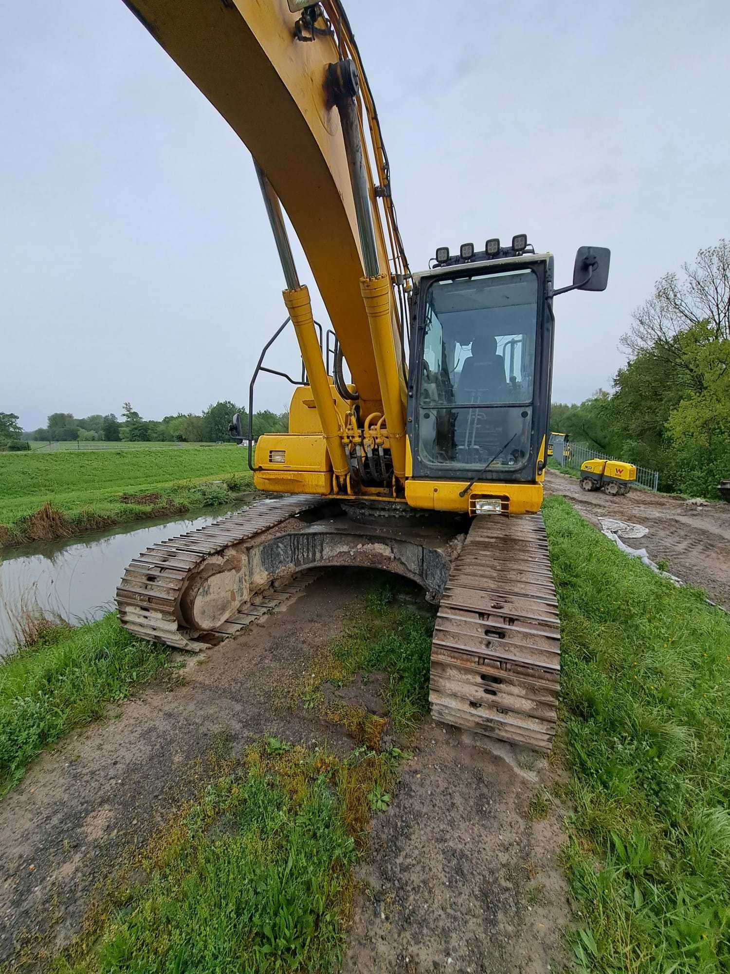 Koparka komatsu 240 NLC 10.       11420 mtg