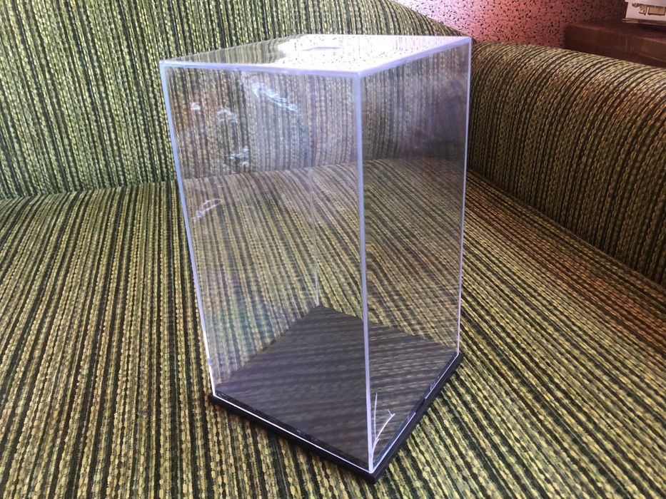 Gablotka, witryna akrylowa na figurke, model 1/12 1/16