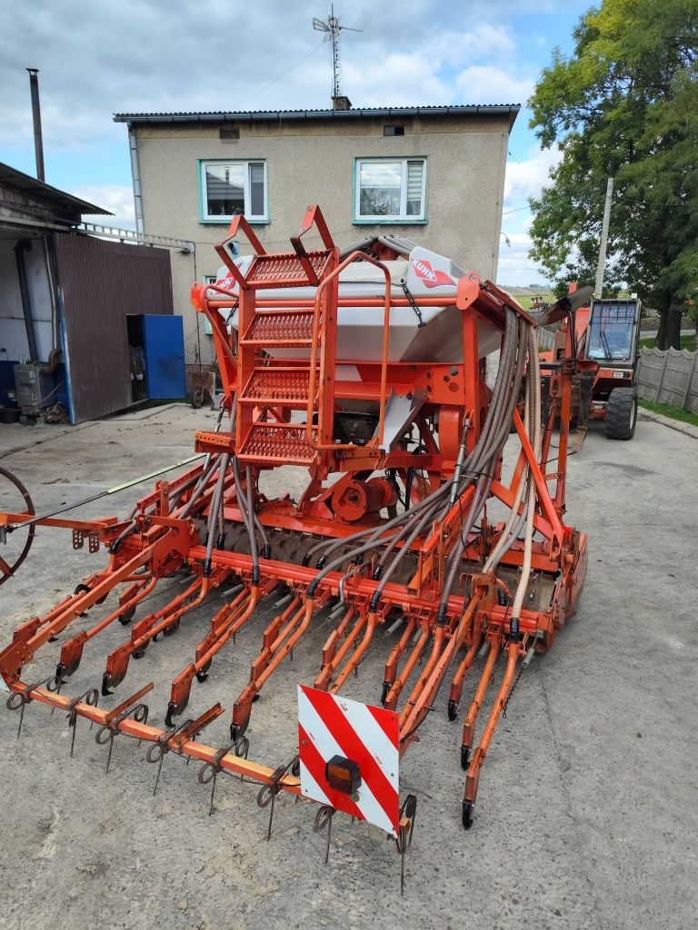 Agregat uprawowo-siewny Integra pneumatyczny 3M kuhn hrb 302