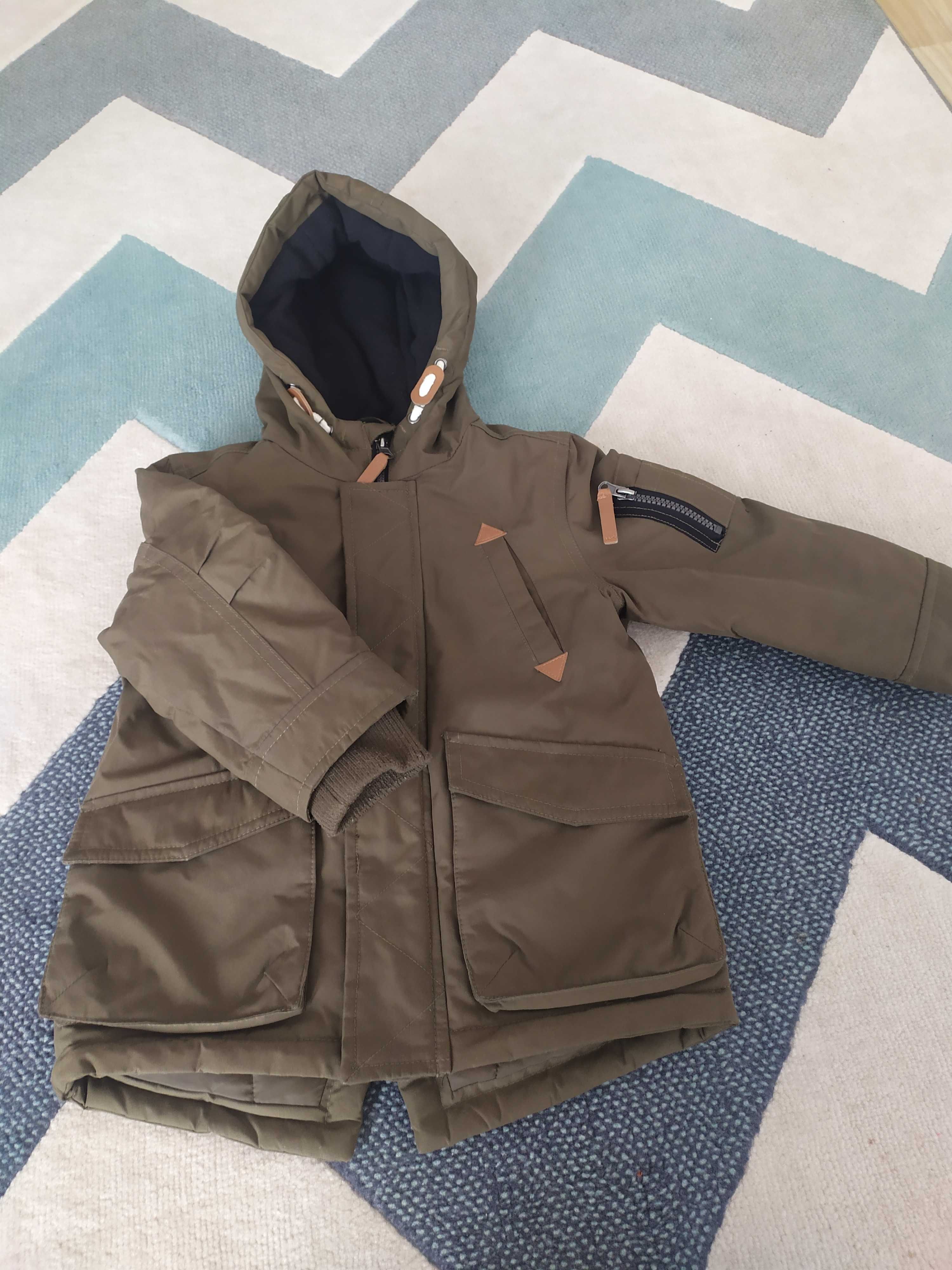 Kurtka chłopięca parka r. 98 . Pasuje na 3-4 latka.