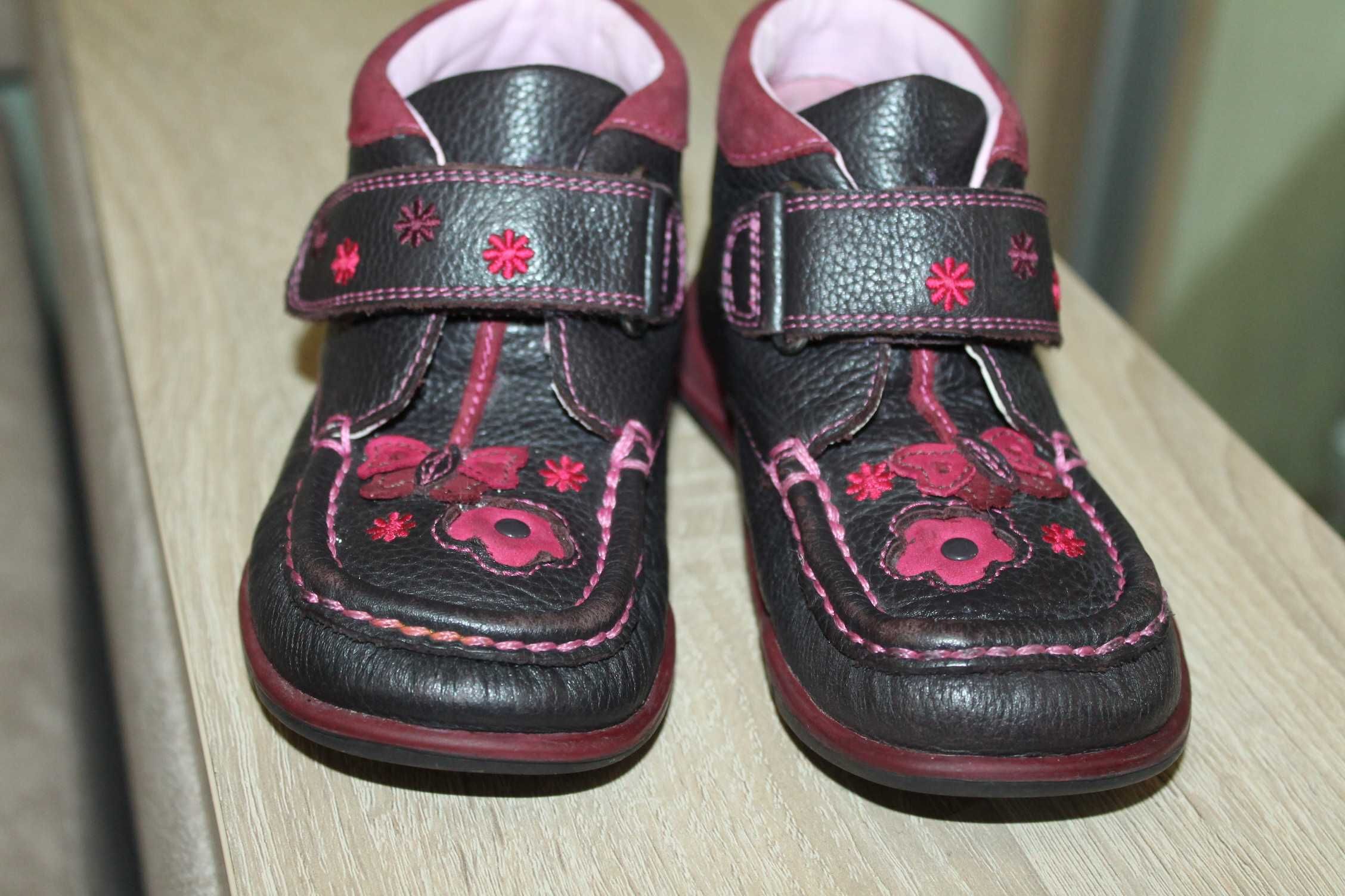 Кожаные туфли, полуботинки,мокасины на девочку Clarks.Размер 26.