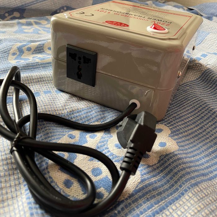 Перетворювач напруги Адаптер Конвертер 220В в 110В, 3000ВА