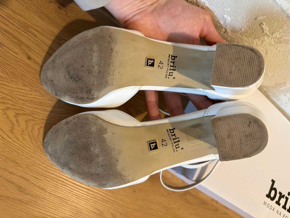 Buty ślubne BRILU czółenka, na słupku, białe, roz 42