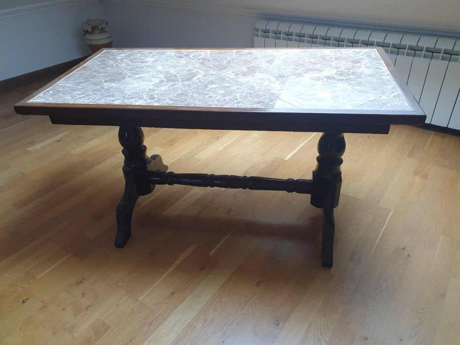 Антикварний столик