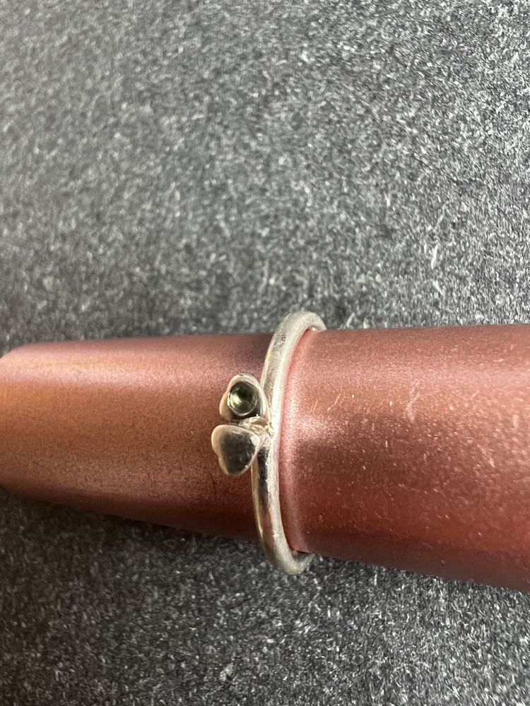 Srebrny pierścionek 2 złączone serduszka z cyrkonia