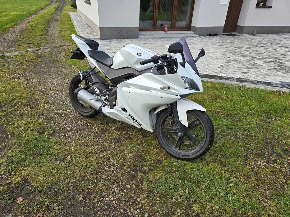Yamaha YZF R125 125 R sport jak CBR
