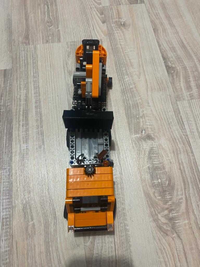 LEGO technic 42060 roadwork crew