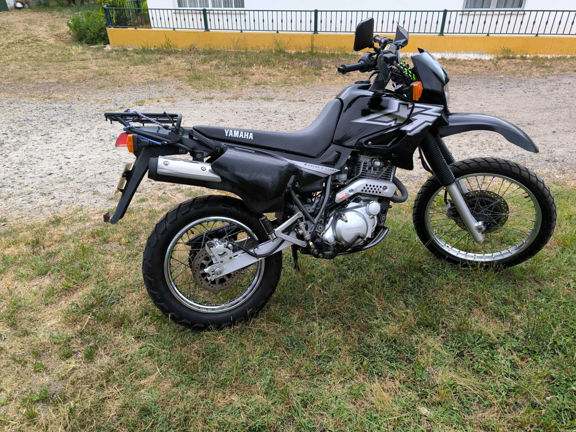 XT 600E de 2002 toda original.