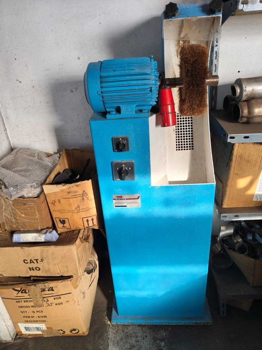 Maquina de cardar e polir