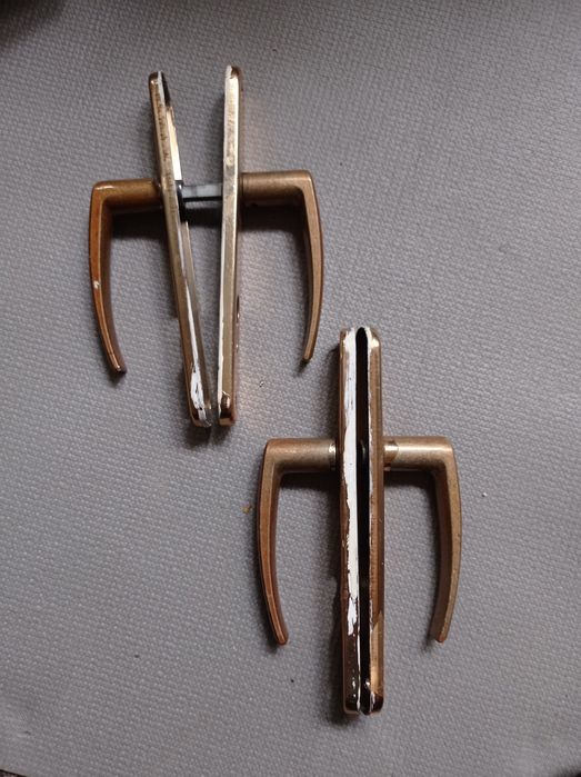 Zestaw dwóch par klamek do drzwi