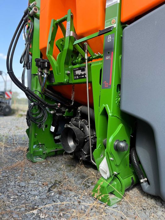 Opryskiwacz polowy Amazone UF 2002 z przednim zbiornikiem FT 1502 Nowy