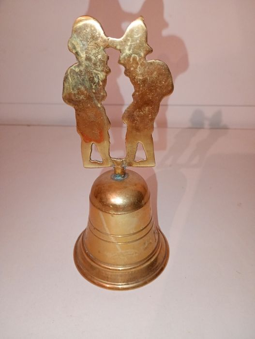 Dzwonek turecki z rzeźbą figurki