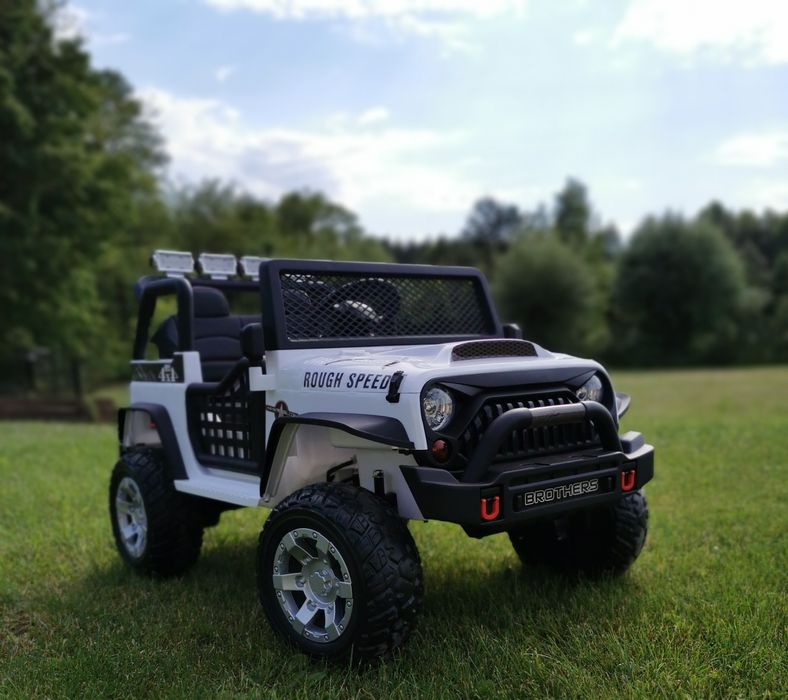Auto na akumulator Jeep z napędem 4x4