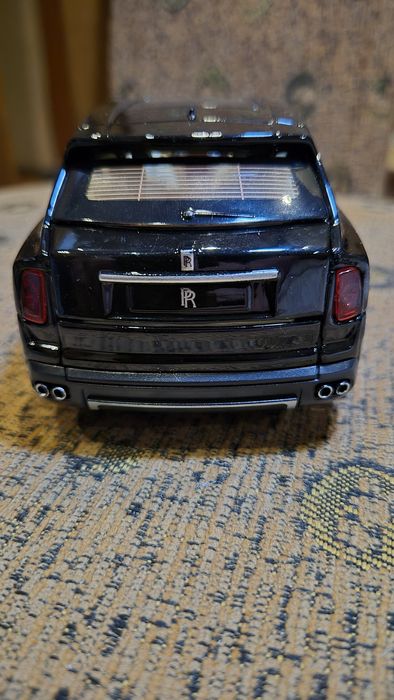Rolls Royce Cullinan model 1:24