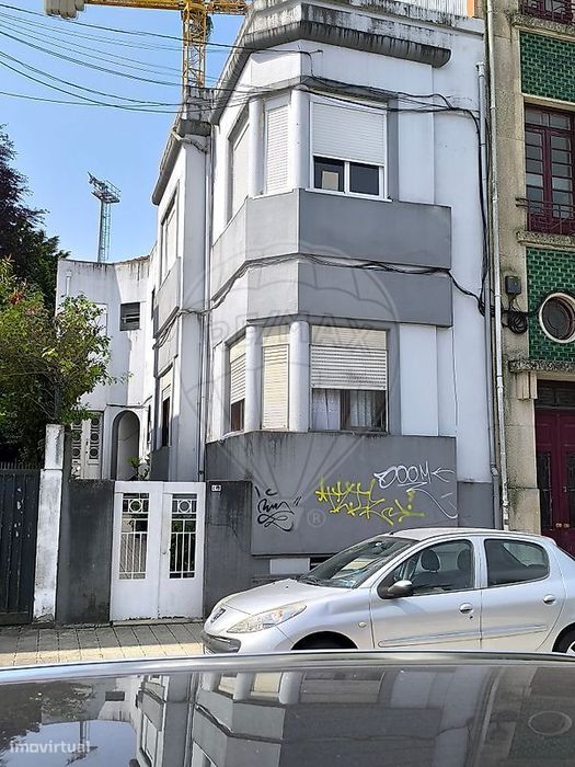 Moradia T8 para venda