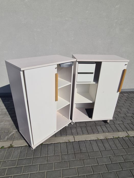 Nowoczesne szafki  na kółkach – mobilne, fronty panel tekstylny