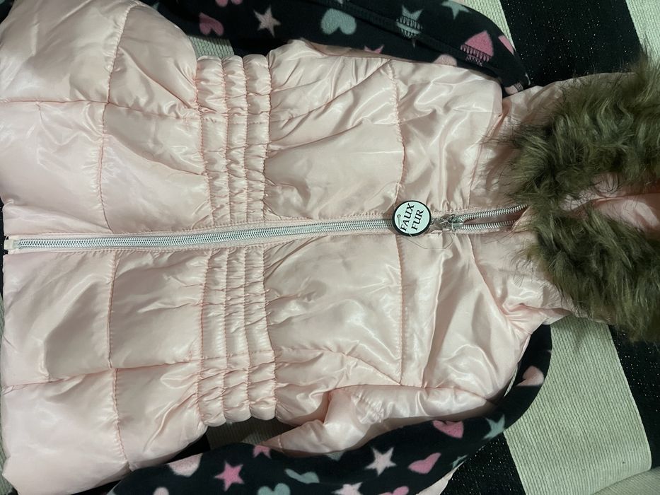 Куртка на дівчинку 4 років