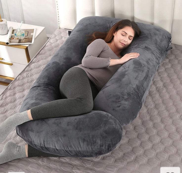 Poduszka ciążowa typu J – aksamit, jak nowa