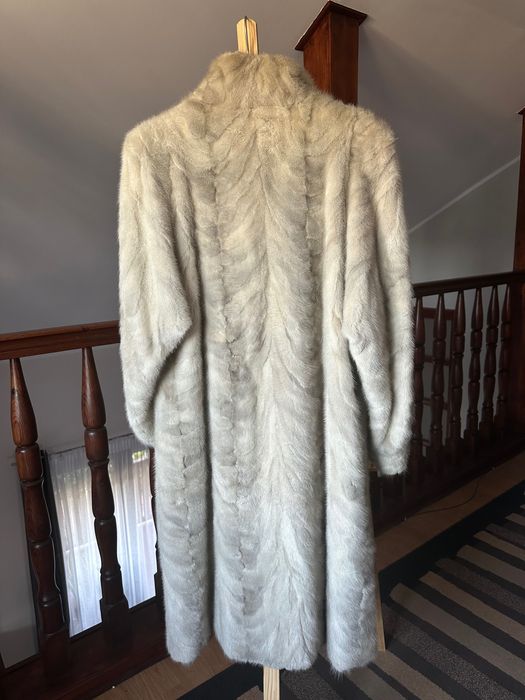 Futro naturalne/prawdziwe z norek - szare