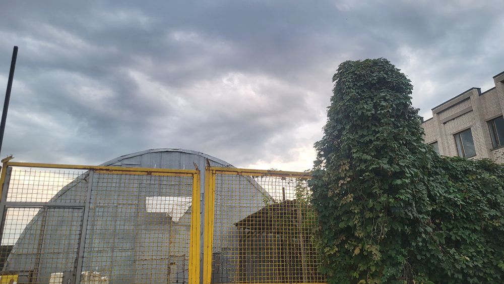 Ангар з офісним приміщенням