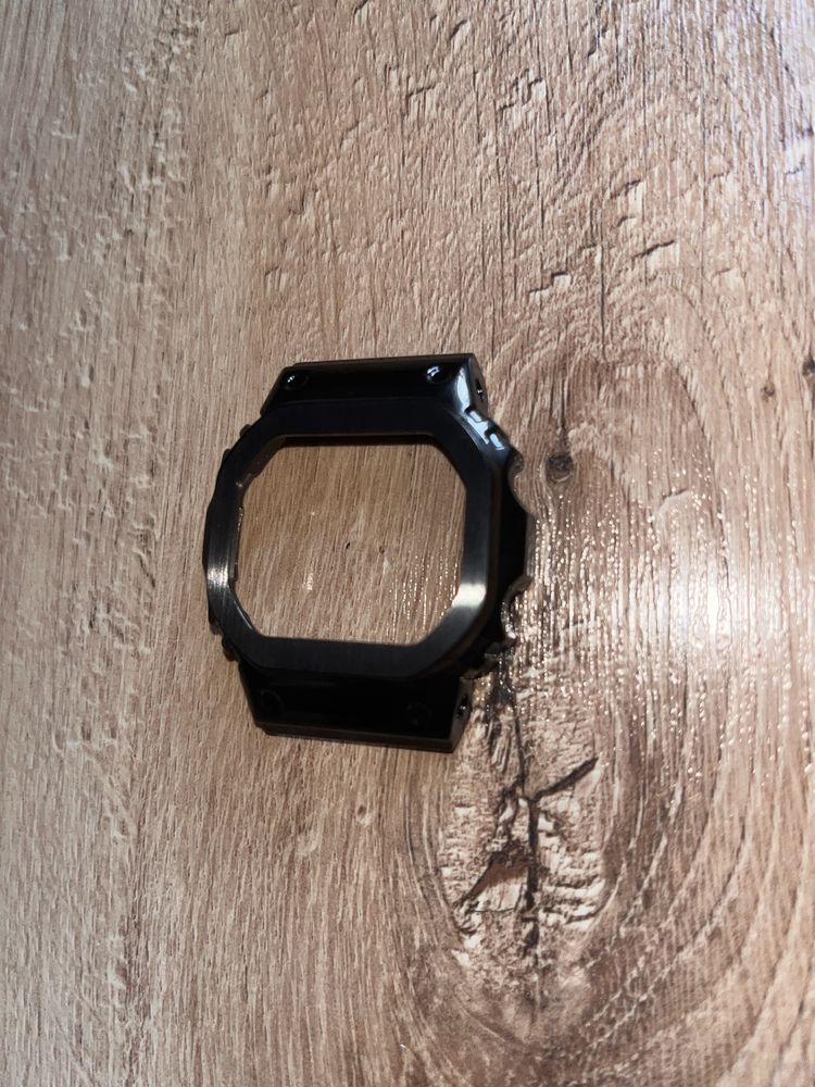 Stalowy bezel G-Shock DW-5600