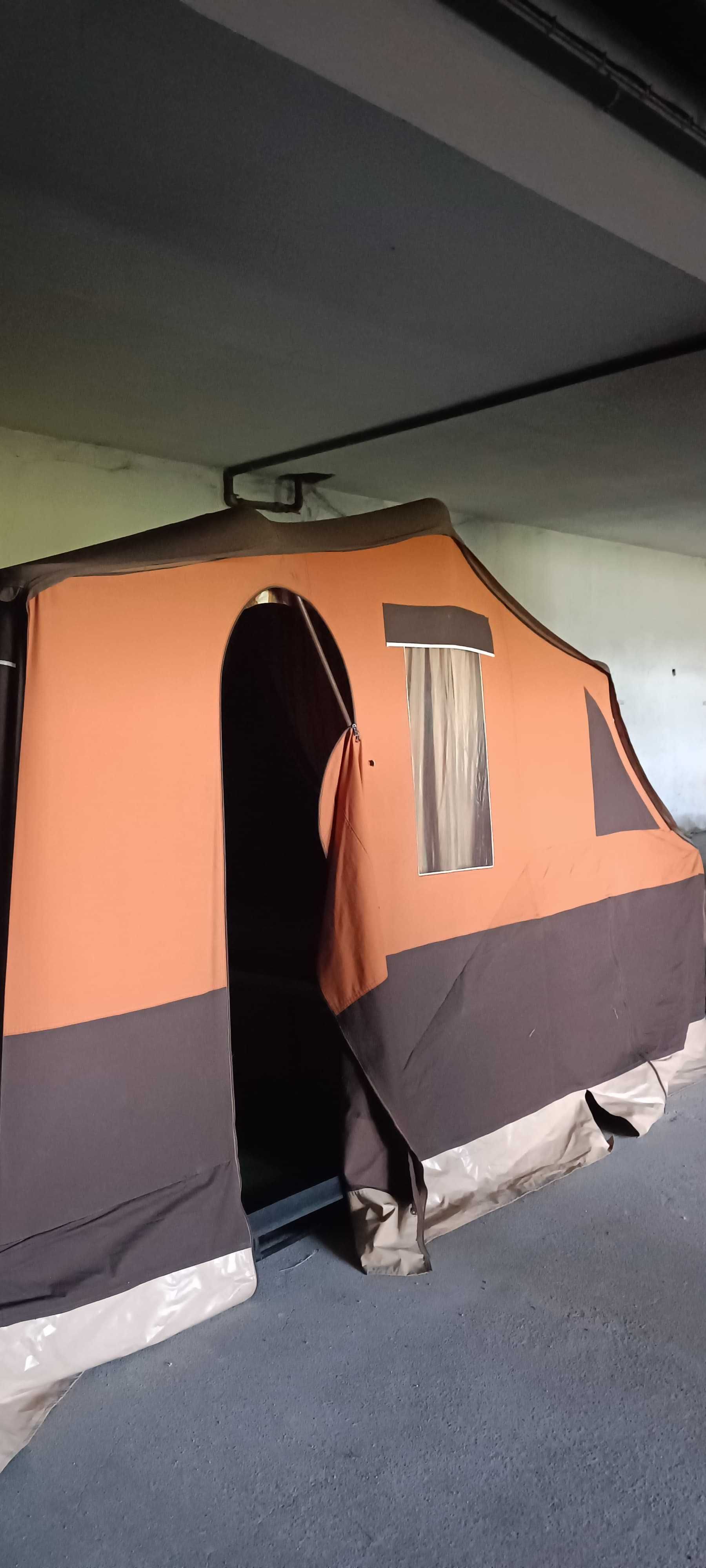 Atrelado com tenda campismo