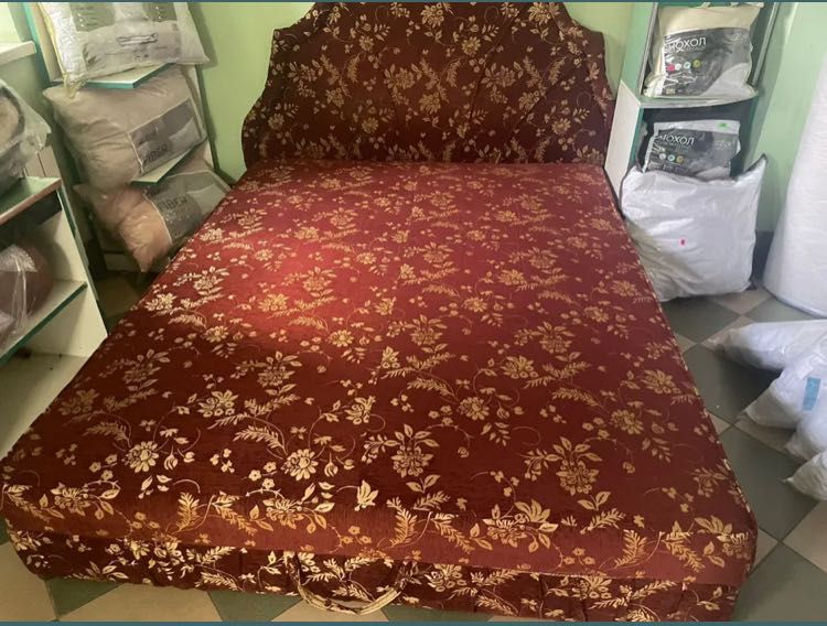 Ліжко ракушка двоспальне, Диван розкладний в хорошому стані !