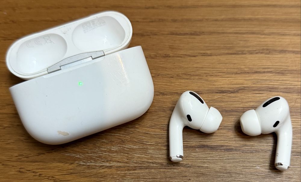 Наушники AirPods Pro 1 with Wireless Charging Case